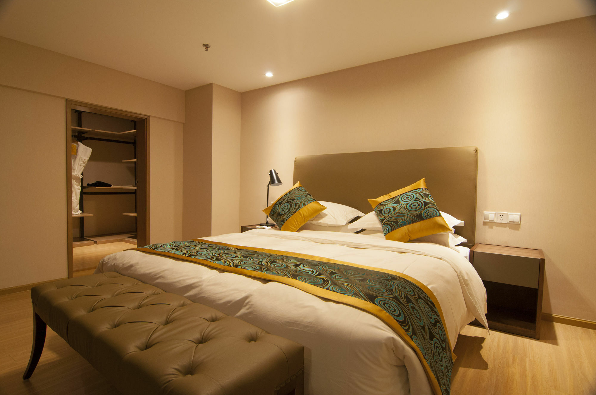 Home Plus Suite Hotel And Apartment อู่ฮั่น ภายนอก รูปภาพ