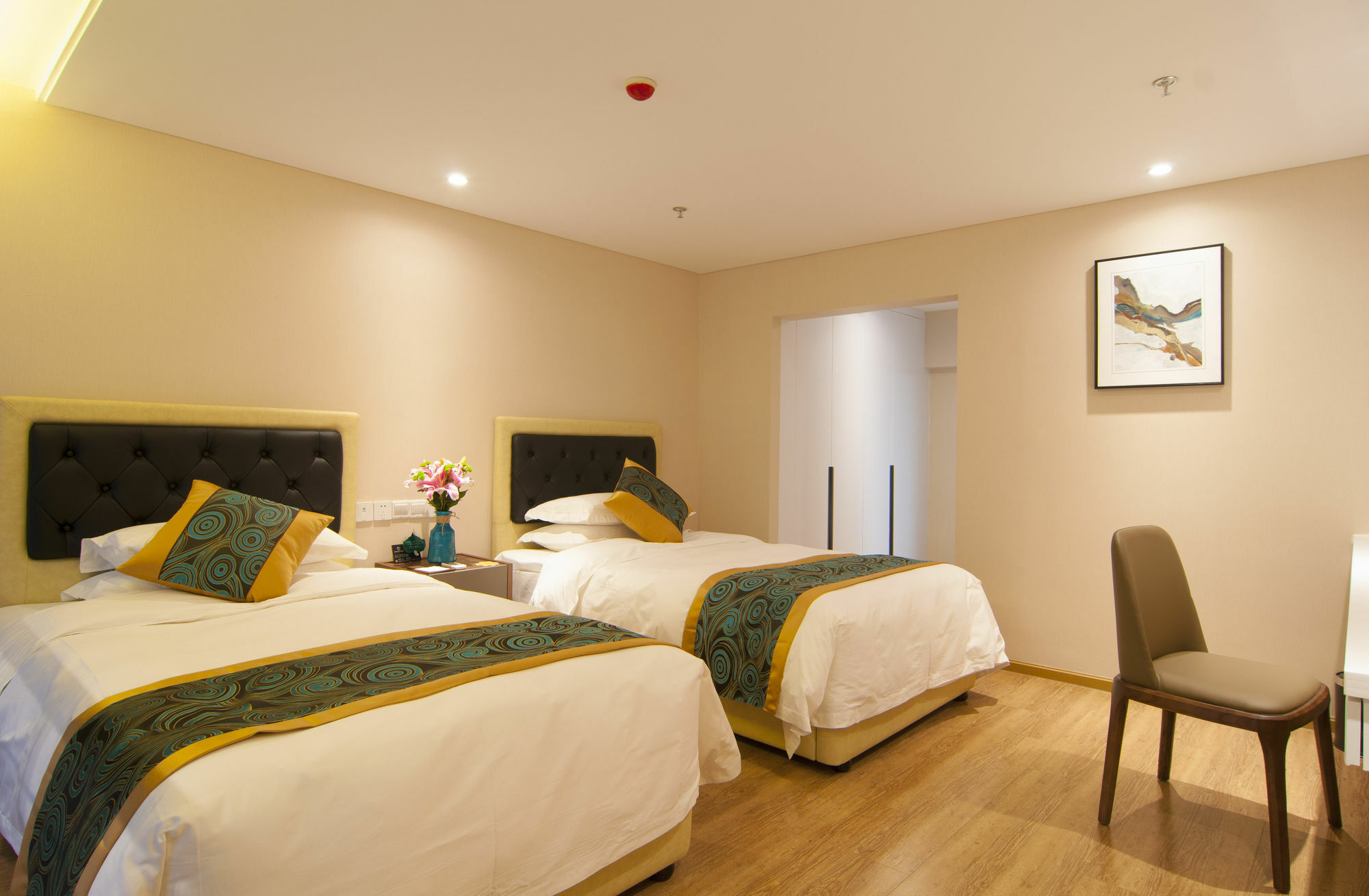 Home Plus Suite Hotel And Apartment อู่ฮั่น ภายนอก รูปภาพ
